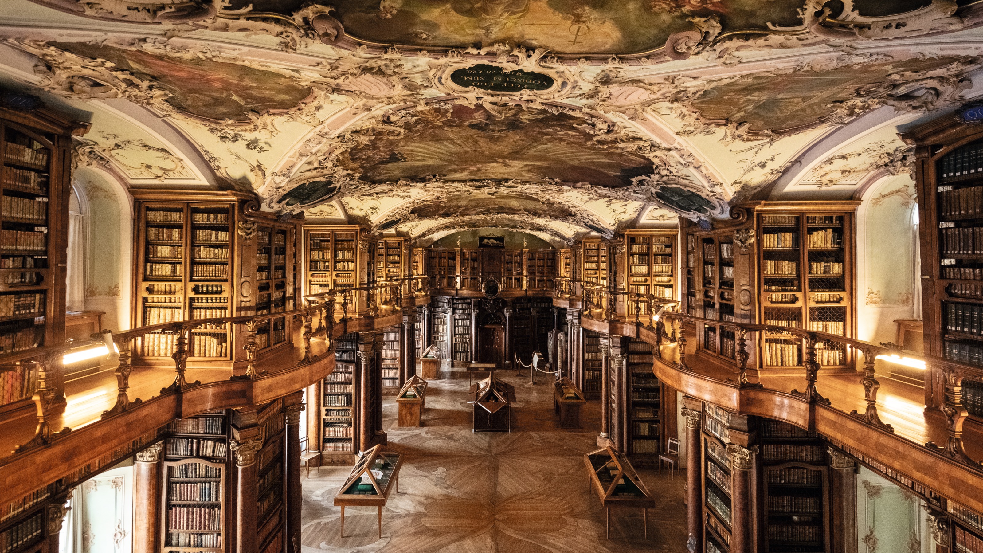 Bibliothèque De La Collégiale | Suisse Tourisme